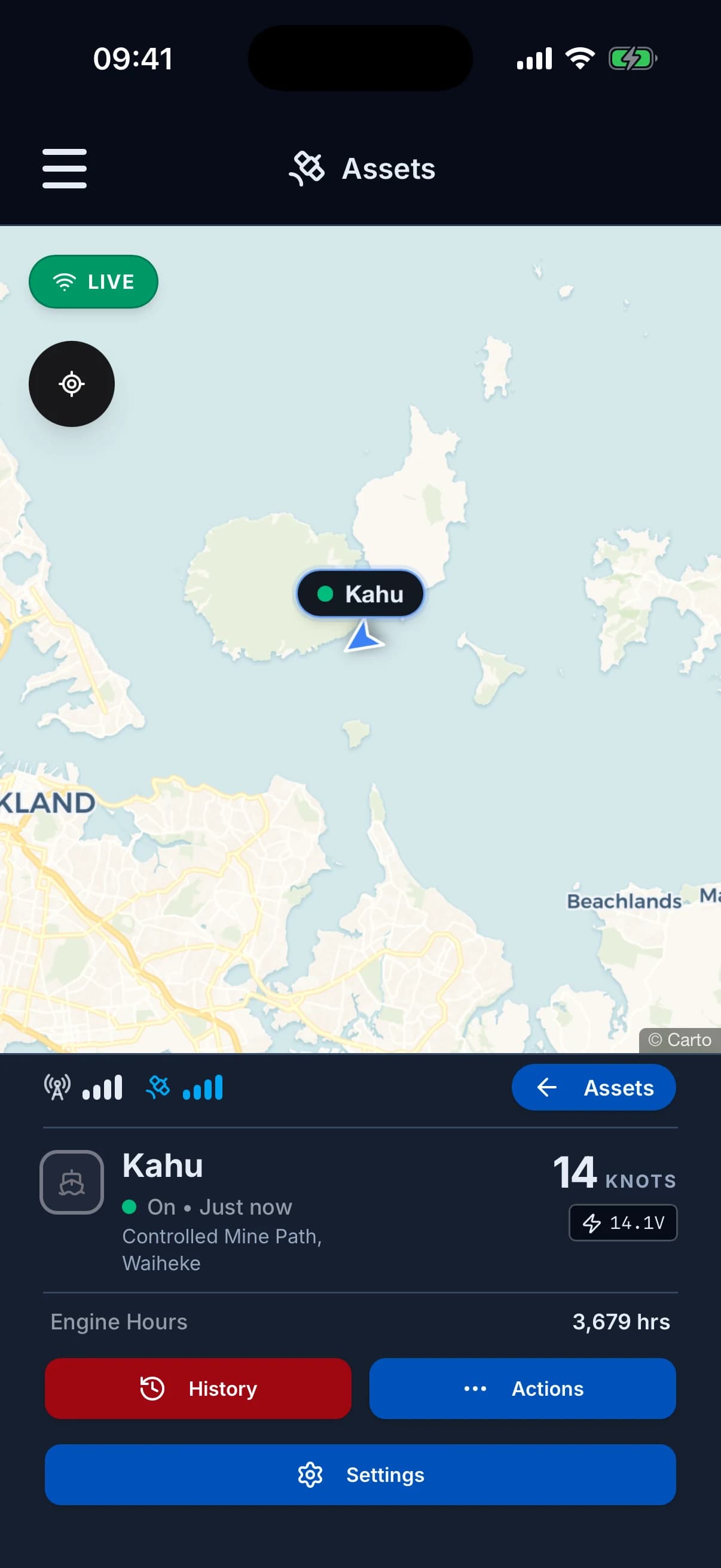 A boat tracked live on the Spectre GPS app