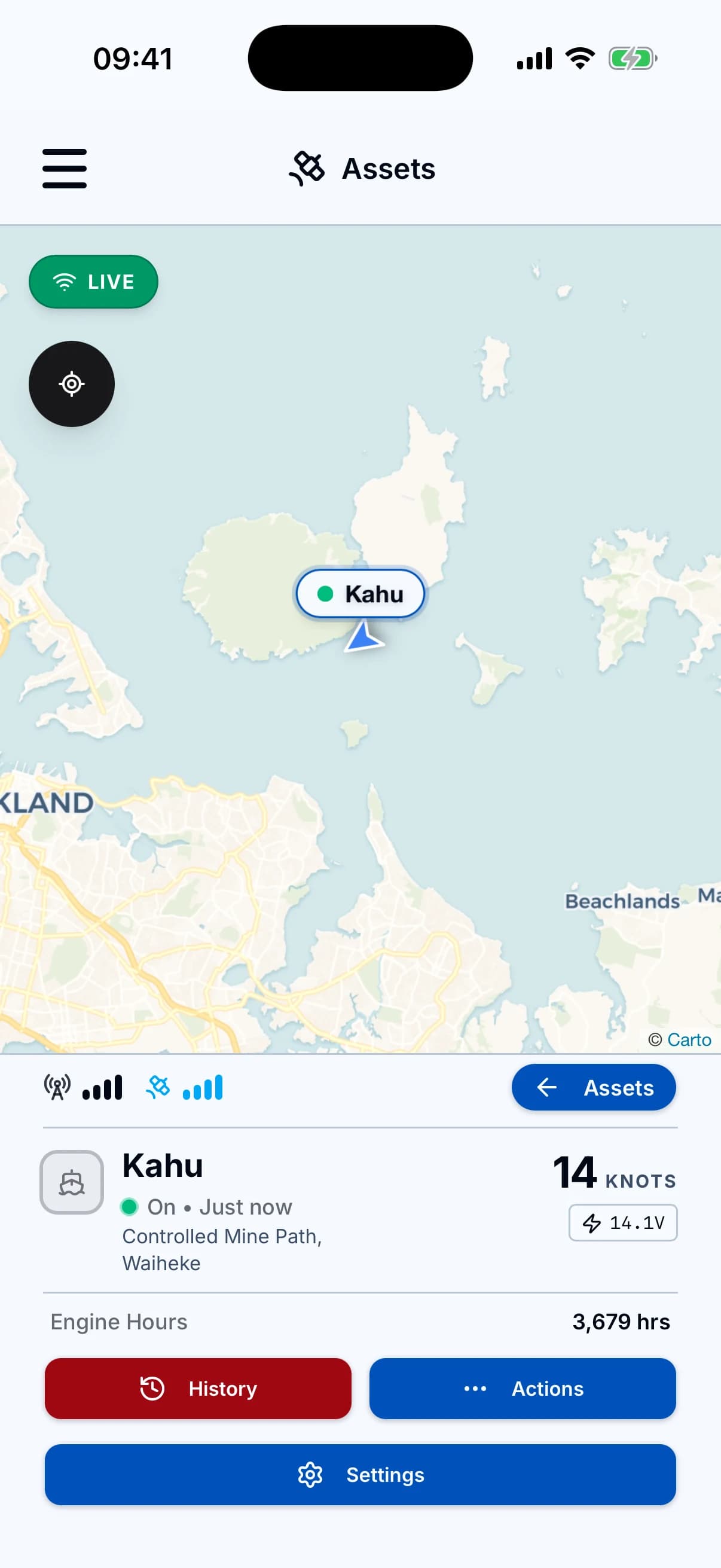 A boat tracked live on the Spectre GPS app